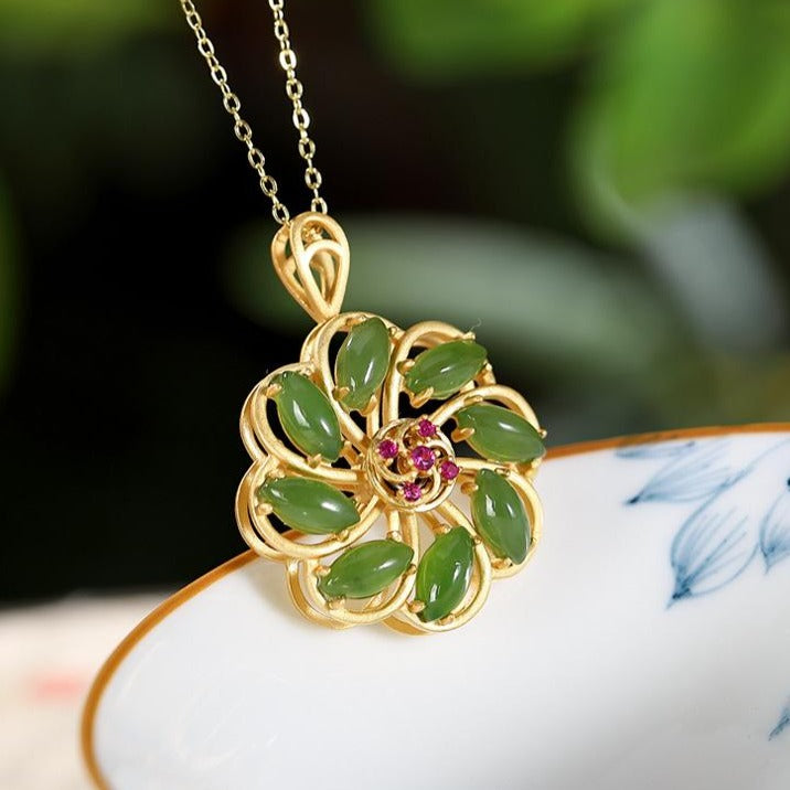 Antique Design Green Hetian Jade Necklace