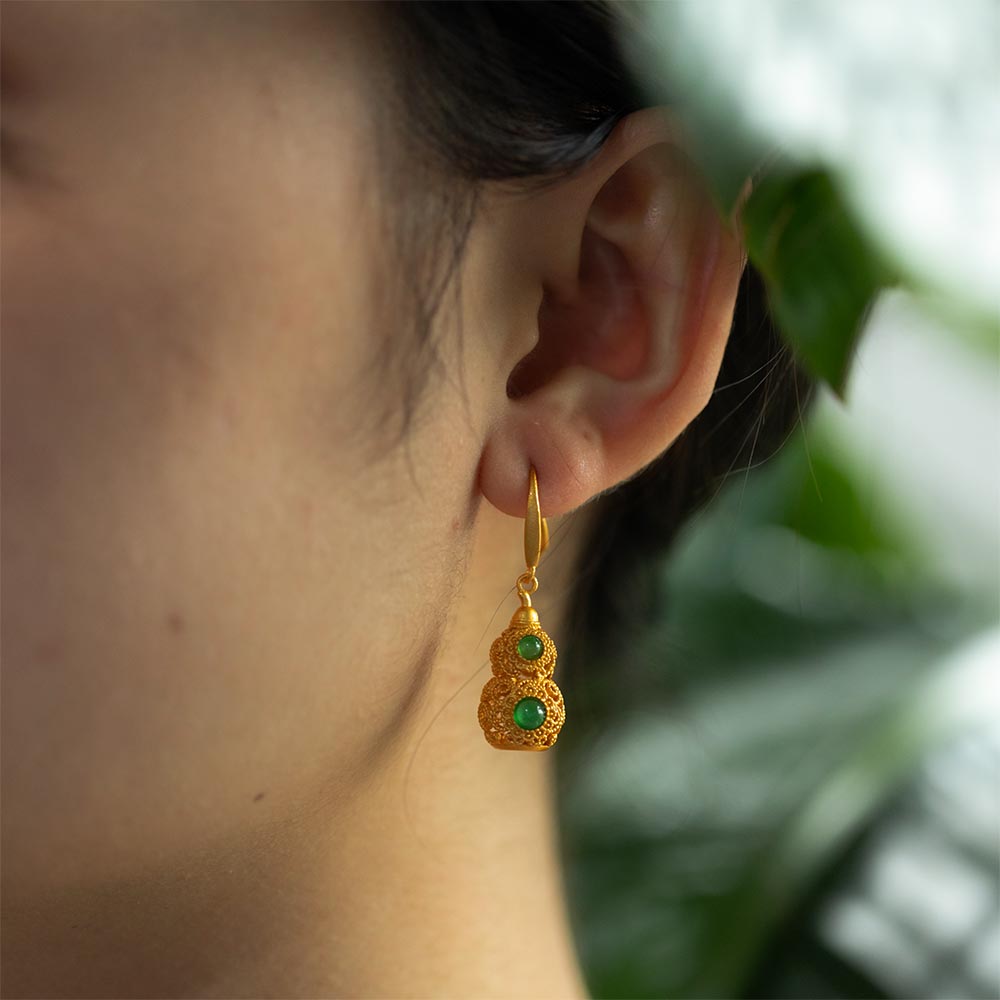 【Chalcedony】 Gourd Green Chalcedony Earrings