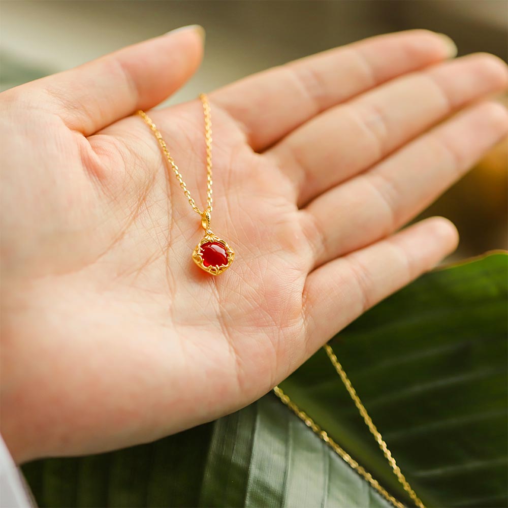 Gold Round Circle Red Nanjiang Carnelian Necklace
